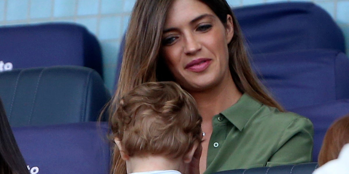 Sara Carbonero junto a su hijo Lucas