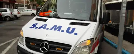Ambulancia del Servicio de Atención Médica Urgente estacionada en Elche Ambulancia del Servicio de Atención Médica Urgente estacionada en Elche