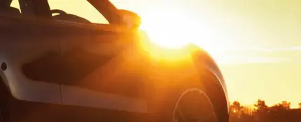 Coche aparcado al sol Coche aparcado al sol