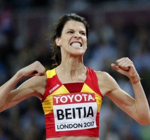 Ruth Beitia celebra su salto con éxito Ruth Beitia celebra su salto con éxito