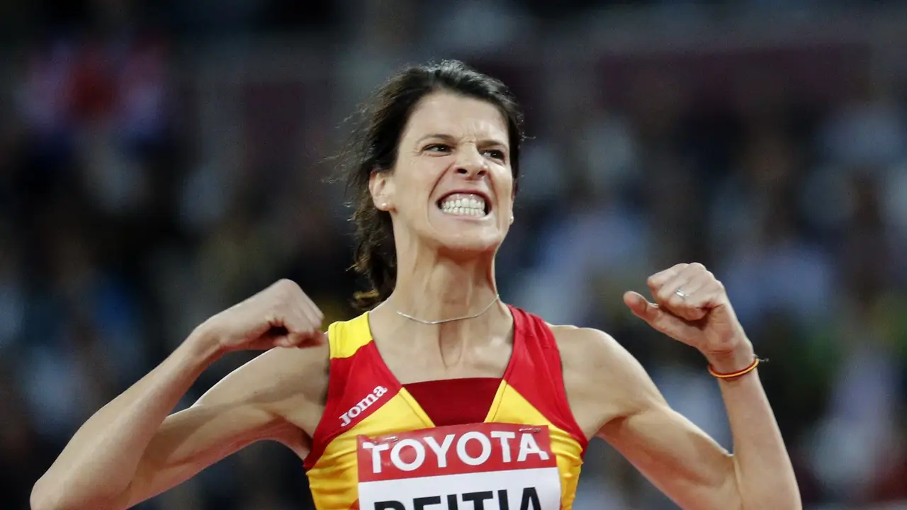 Ruth Beitia celebra su salto con éxito Ruth Beitia celebra su salto con éxito