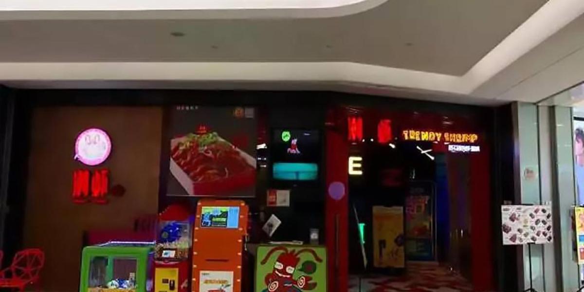 Trendy Shrimp, el restaurante que hace descuentos en función a la medida de los pechos