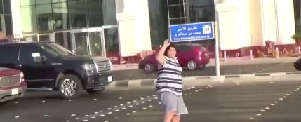 Detienen a un adolescente por bailar la &#39;Macarena&#39; en la calle en Arabia Saudí