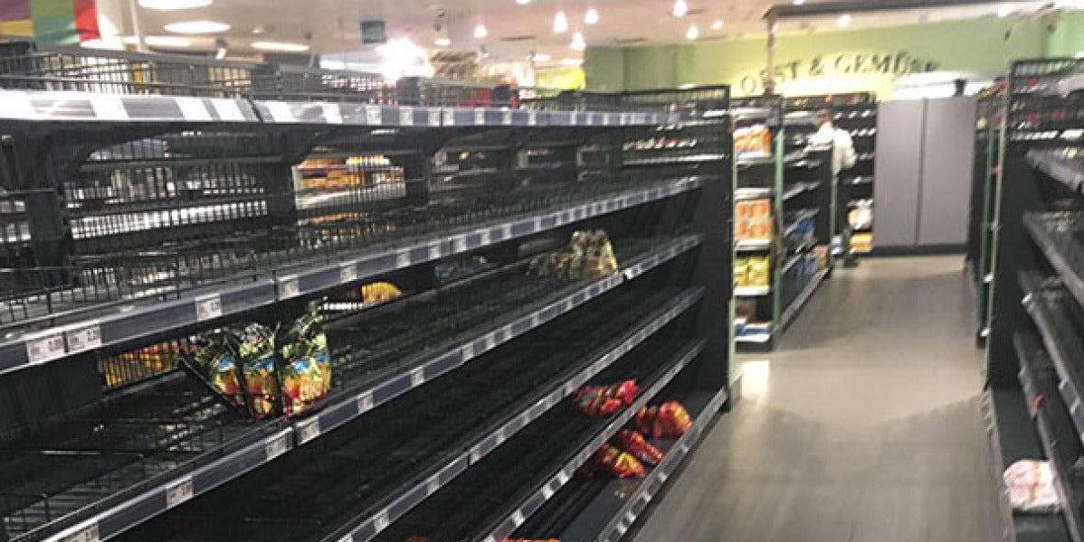 Imagen de un supermercado Edeka con las estanterías vacías