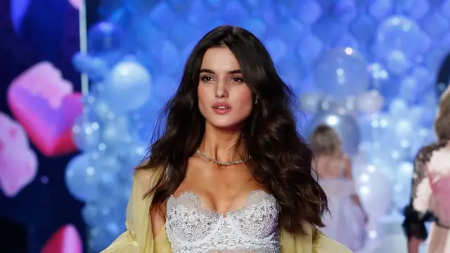 Blanca Padilla en el desfile de Victoria's Secret en 2014