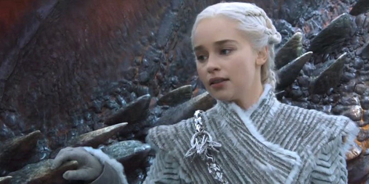 Una de las escenas de Juego de Tronos donde Daenerys Targaryen luce el deseado abrigo