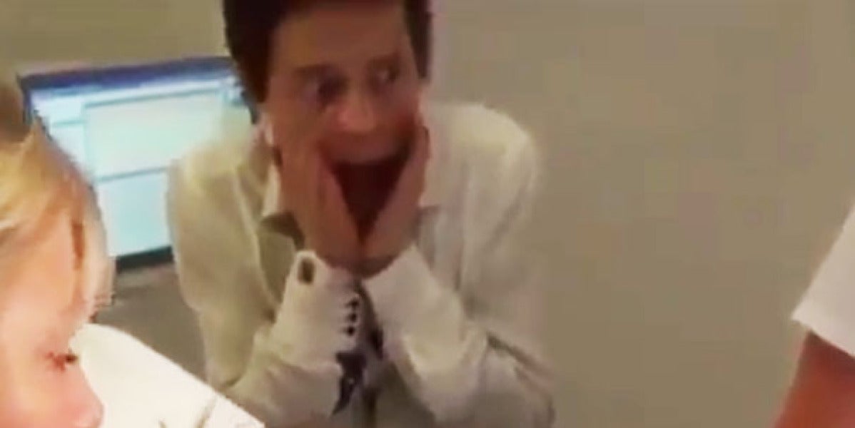 Las caras de este chico viendo nacer a su hijo se han vuelto virales