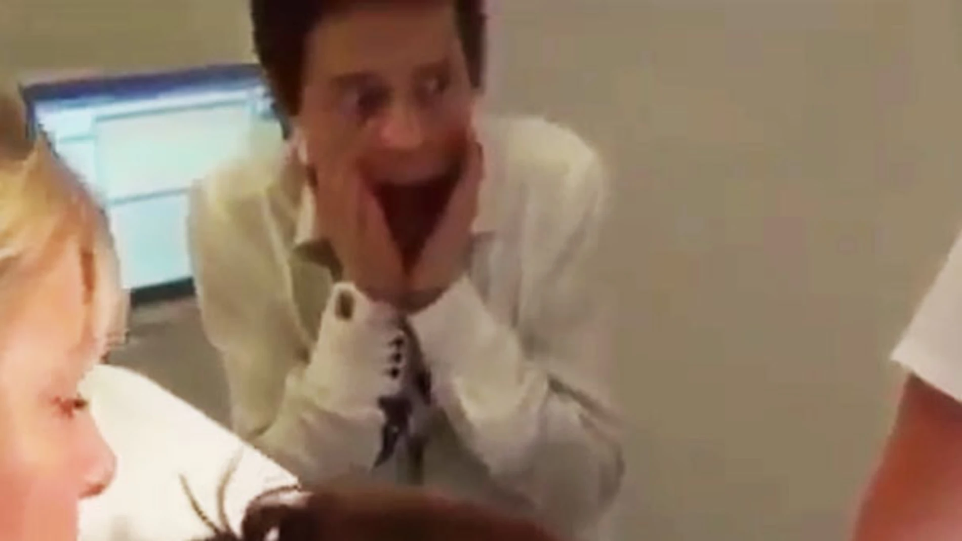 Las caras de este chico viendo nacer a su hijo se han vuelto virales Las caras de este chico viendo nacer a su hijo se han vuelto virales