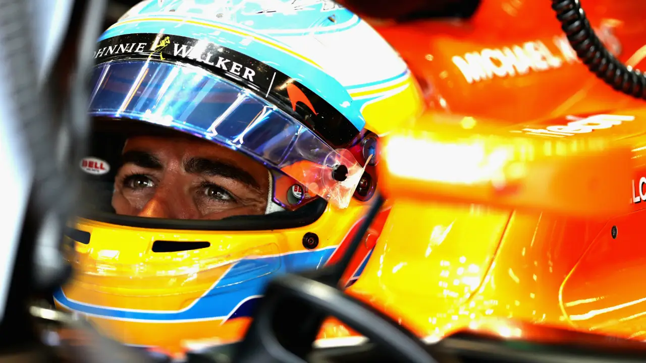 Fernando Alonso, en el cockpit del MCL32 Fernando Alonso, en el cockpit del MCL32