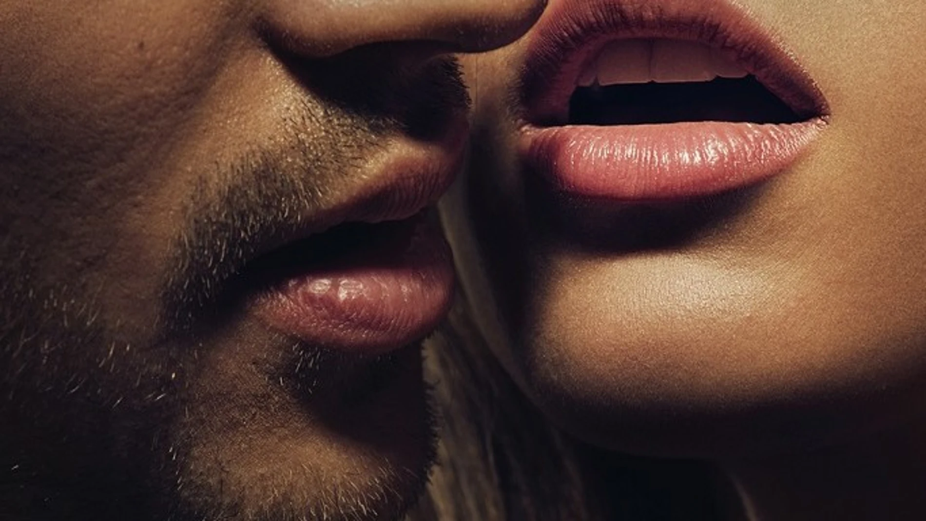 El beso de una pareja El beso de una pareja