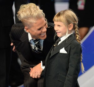 Pink junto a su hija Willow Pink junto a su hija Willow
