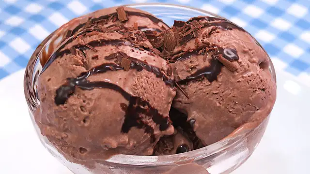 Helado de Chocolate fácil y delicioso 4 Ingredientes y SIN máquina heladera!