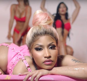 Nicki Minaj en el vídeo de 'Rake It Up' Nicki Minaj en el vídeo de 'Rake It Up'