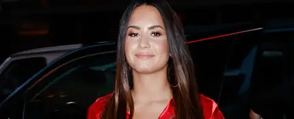 Demi Lovato triunfa como la mujer de rojo Demi Lovato triunfa como la mujer de rojo