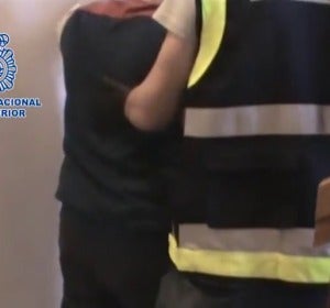 Detienen a un fotógrafo en Madrid por abusar de siete jóvenes desde 2015 con las que contactó a través de las redes sociales Detienen a un fotógrafo en Madrid por abusar de siete jóvenes desde 2015 con las que contactó a través de las redes sociales