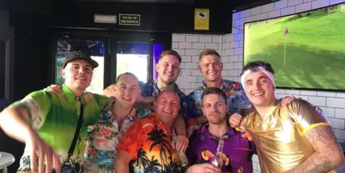 Parte del grupo de la despedida de soltero de Alex Green