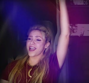 Shakira y Trevor Noah en el primer Carpool Karaoke en España Shakira y Trevor Noah en el primer Carpool Karaoke en España