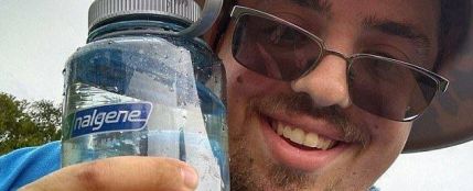 Alex Diamond enterró vodka en un festival tres semanas antes