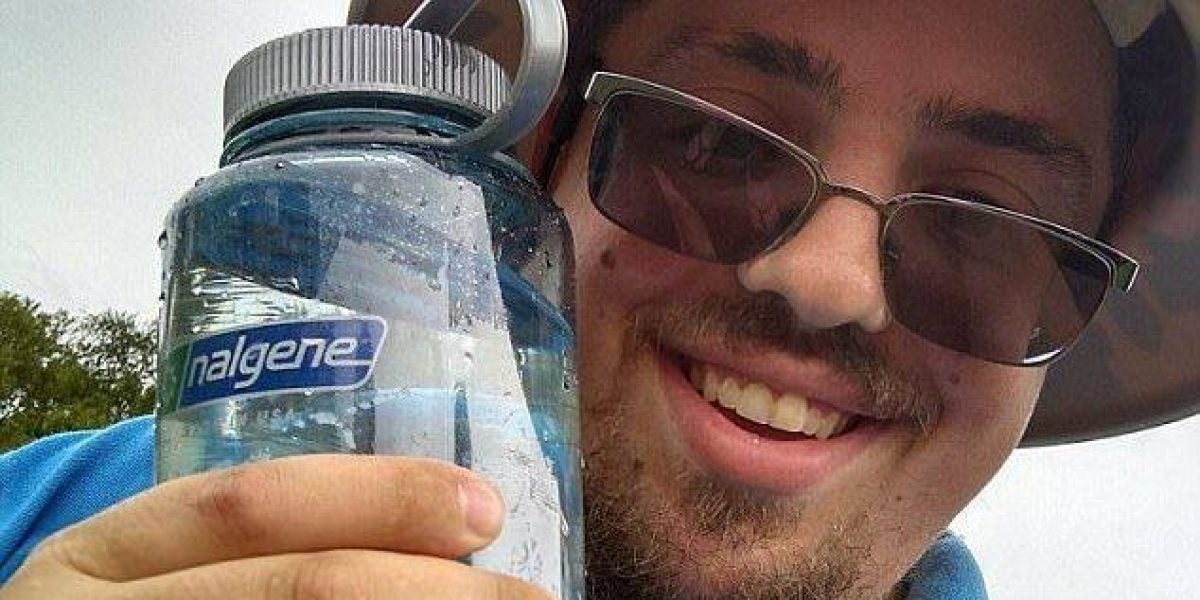 Alex Diamond enterró vodka en un festival tres semanas antes