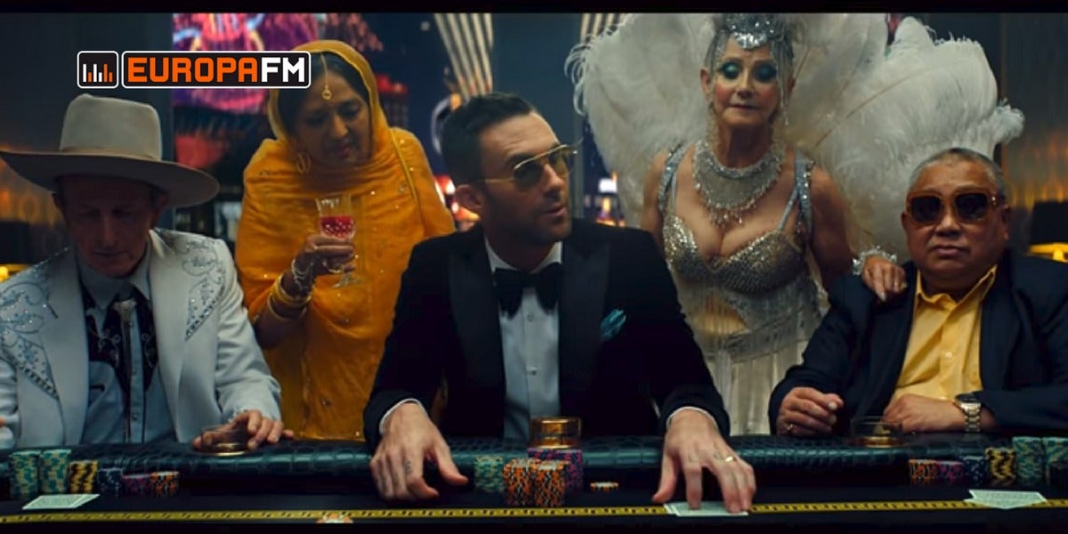 Adam Levine en el vídeo de ‘What Lovers Do’