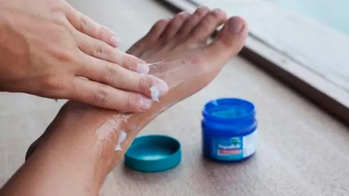Vicks VapoRubs para curar la piel agrietada