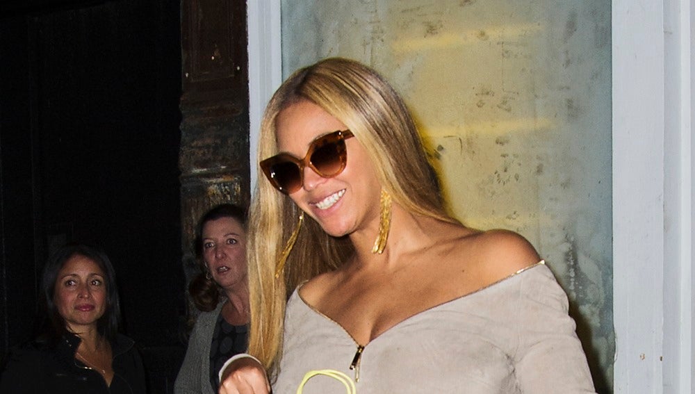 Beyoncé a la salida de un restaurante