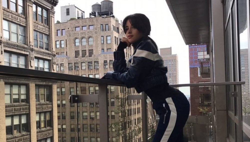 Camila Cabello se apunta al chándal con tacones