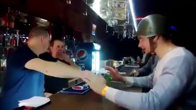 Vídeo: ‘Tequila Boom’ la técnica rusa para que los chupitos
