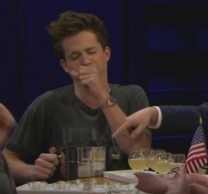 Charlie Puth y James Corden Charlie Puth y James Corden