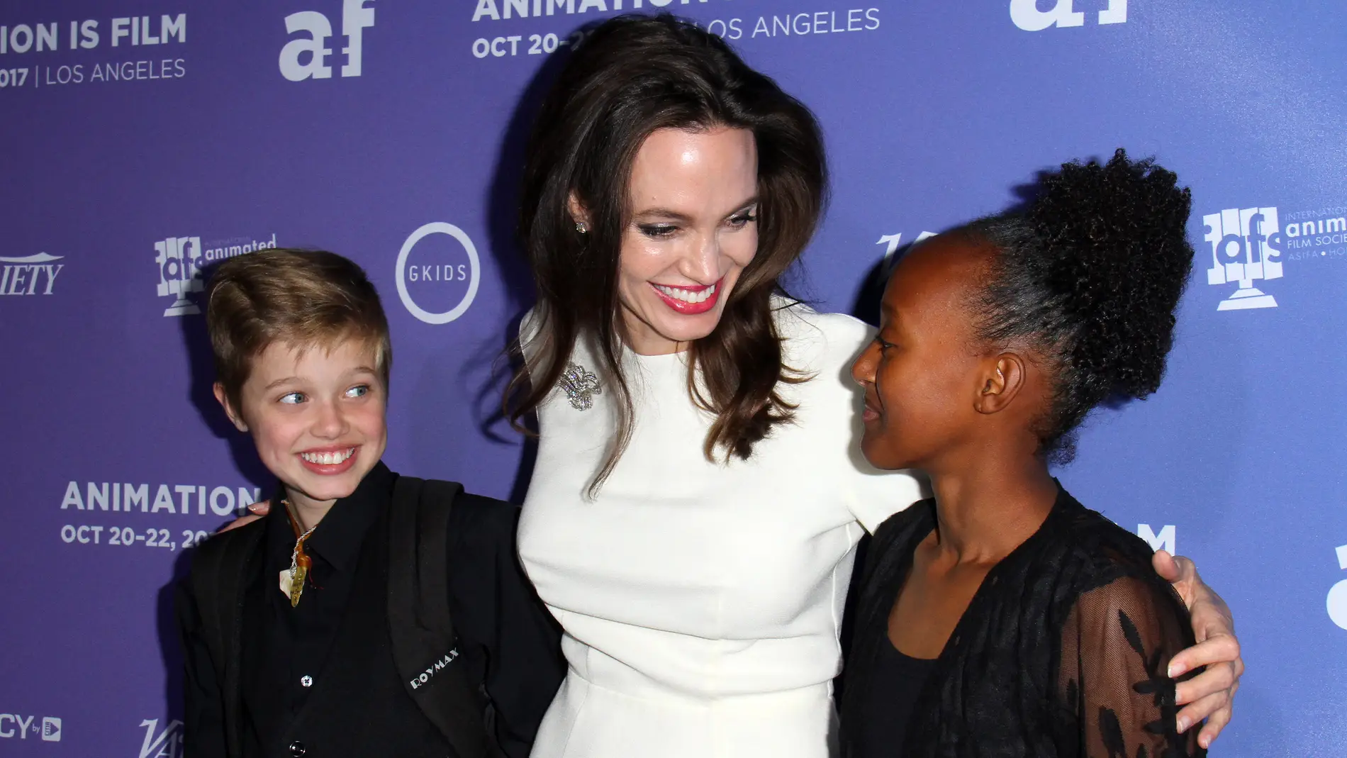 Angelina Jolie con sus hijas Shiloh y Zahara