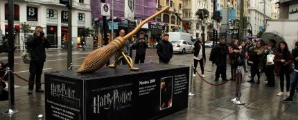 Escultura de Harry Potter exhibida en Madrid