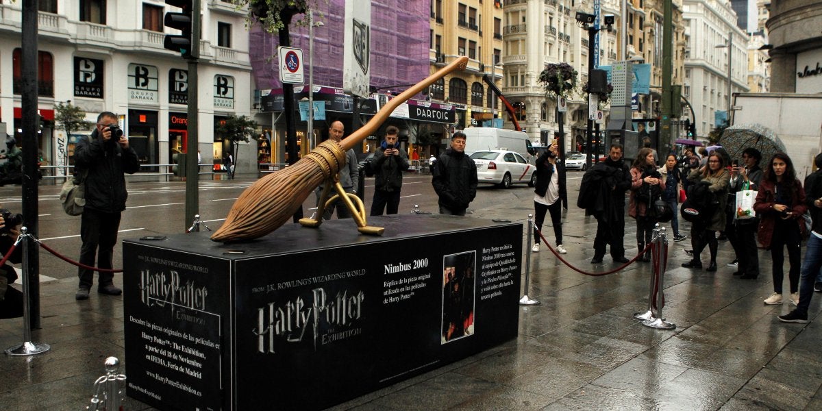 Escultura de Harry Potter exhibida en Madrid