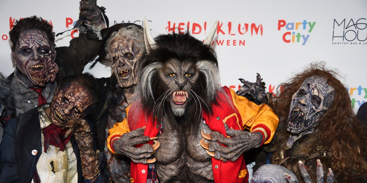 Heidi Klum rodeada de zombies