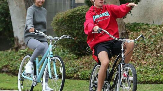 Selena Gomez y Justin Bieber en bici