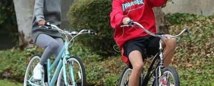 Selena Gomez y Justin Bieber en bici