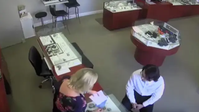 Sin armas ni violencia: así roba un diamante de 27.000 euros en unos segundos