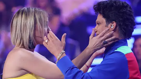 Chenoa y Naim Thomas se enfundan en un emotivo abrazo Chenoa y Naim Thomas se enfundan en un emotivo abrazo