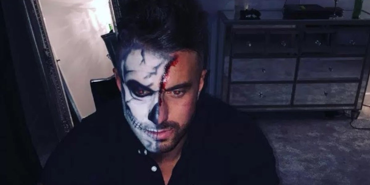 Marc Campfield con la cara pintada por Halloween