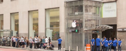 El ascensor del metro convertido en una Apple Store