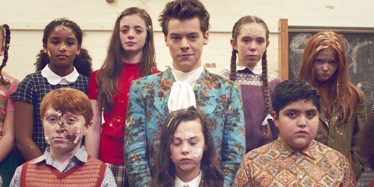 Harry Styles en el videoclip de 'Kiwi'
