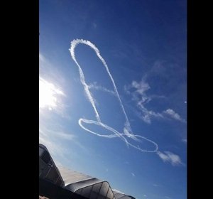 Un piloto dibuja un descomunal pene en el despejado cielo de Washington Un piloto dibuja un descomunal pene en el despejado cielo de Washington