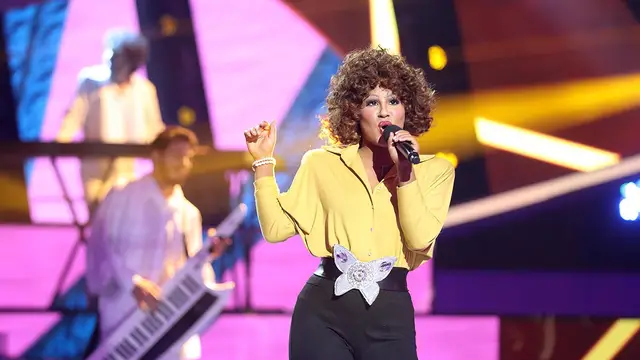 Lucía Gil pone al público en pie con su actuación de ‘I wanna dance with somebody’ de Whitney Houston