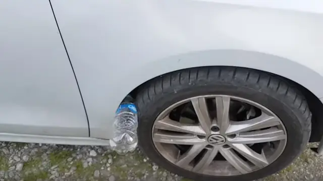 El truco de la botella para robar un coche