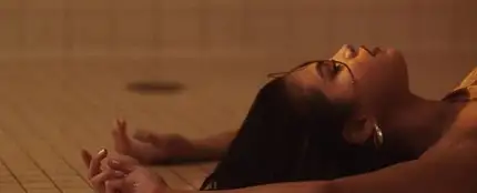 Selena Gomez en el vídeo de 'Wolves' Selena Gomez en el vídeo de 'Wolves'