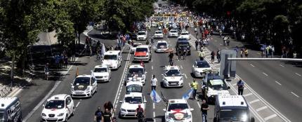 Manifestaci&oacute;n de taxistas en Madrid contra las licencias de veh&iacute;culos VTC