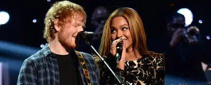 Ed Sheeran y Beyoncé sobre el escenario Ed Sheeran y Beyoncé sobre el escenario