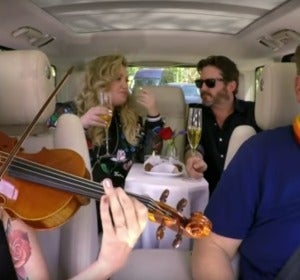 Kelly Clarkson y su marido Brandon Blackstock en Carpool Karaoke Kelly Clarkson y su marido Brandon Blackstock en Carpool Karaoke