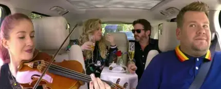 Kelly Clarkson y su marido Brandon Blackstock en Carpool Karaoke Kelly Clarkson y su marido Brandon Blackstock en Carpool Karaoke