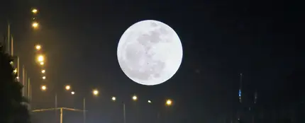 Vista de la "Superluna" en Naypyitaw, Birmania Vista de la "Superluna" en Naypyitaw, Birmania