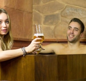 Beber cerveza en el spa Beber cerveza en el spa